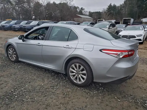 4T1B11HK1JU006929 2018 TOYOTA CAMRY - Image 2