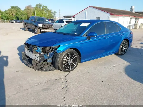 4T1B11HK1JU007000 2018 TOYOTA CAMRY - Image 2