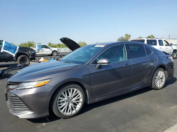 4T1B11HK1JU007126 2018 TOYOTA CAMRY - Image 1