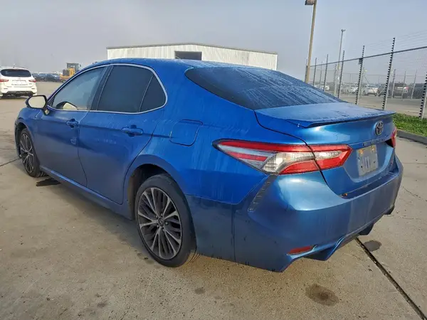 4T1B11HK1JU007577 2018 TOYOTA CAMRY - Image 2