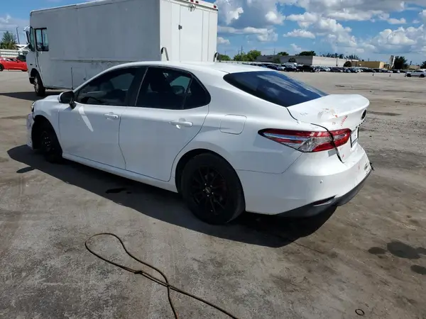 4T1B11HK1JU007935 2018 TOYOTA CAMRY - Image 2
