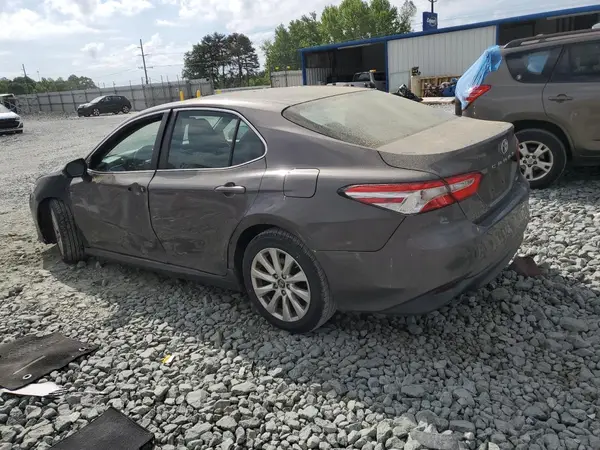 4T1B11HK1JU009569 2018 TOYOTA CAMRY - Image 2