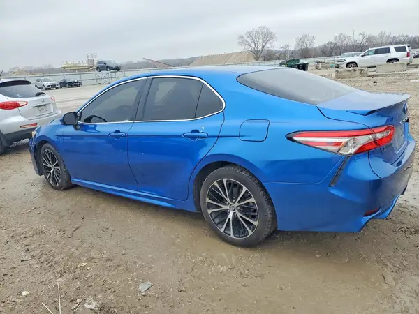 4T1B11HK1JU011838 2018 TOYOTA CAMRY - Image 2