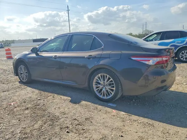4T1B11HK1JU013167 2018 TOYOTA CAMRY - Image 2