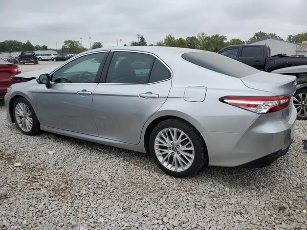 4T1B11HK1JU014075 2018 TOYOTA CAMRY - Image 2