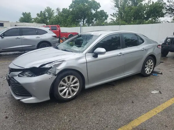 4T1B11HK1JU015498 2018 TOYOTA CAMRY - Image 1
