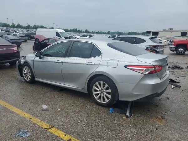 4T1B11HK1JU015498 2018 TOYOTA CAMRY - Image 2
