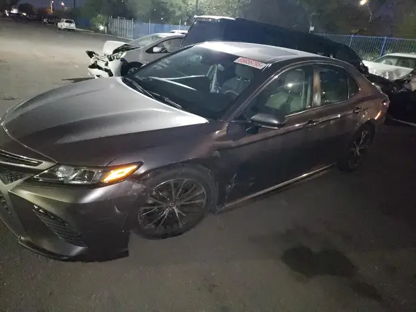 4T1B11HK1JU016778 2018 TOYOTA CAMRY - Image 1