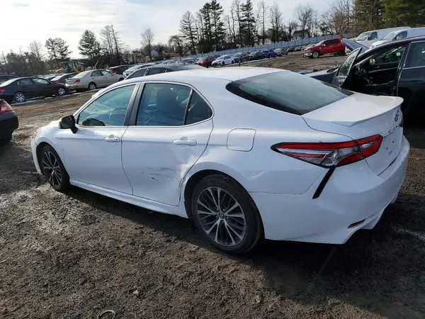4T1B11HK1JU020233 2018 TOYOTA CAMRY - Image 2
