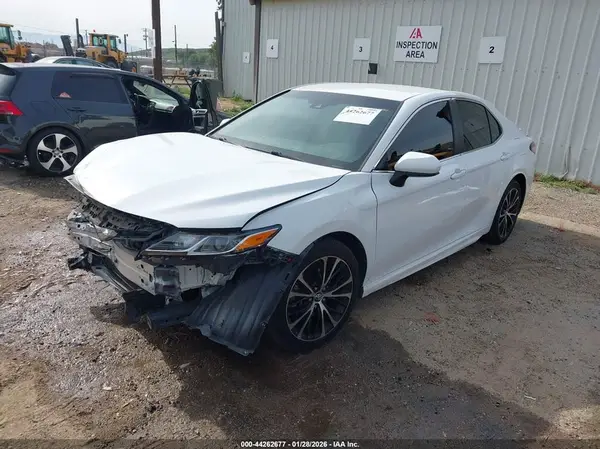 4T1B11HK1JU020510 2018 TOYOTA CAMRY - Image 2