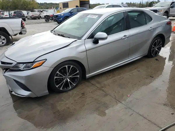 4T1B11HK1JU021334 2018 TOYOTA CAMRY - Image 1