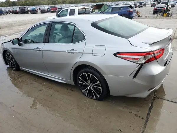 4T1B11HK1JU021334 2018 TOYOTA CAMRY - Image 2