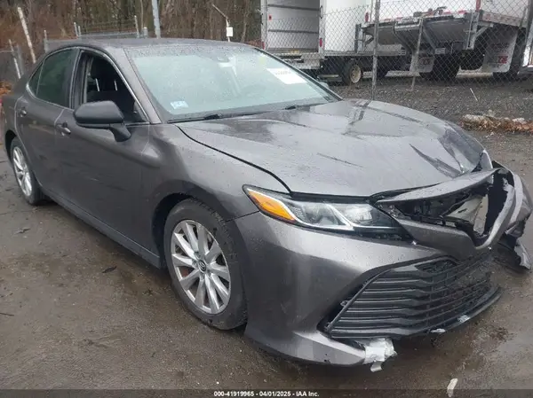 4T1B11HK1JU022015 2018 TOYOTA CAMRY - Image 1