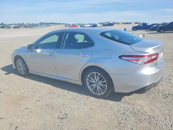 4T1B11HK1JU023746 2018 TOYOTA CAMRY - Image 2