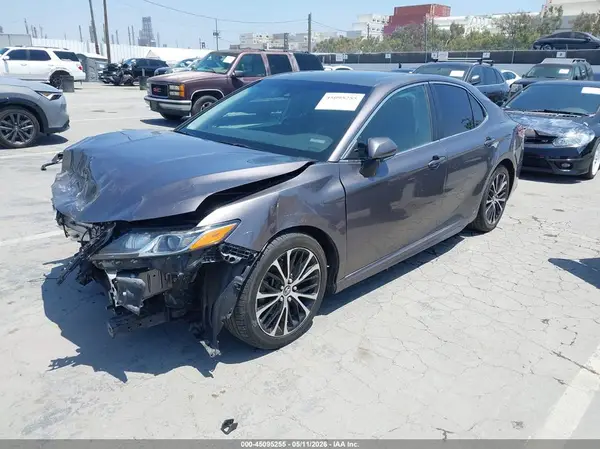 4T1B11HK1JU024167 2018 TOYOTA CAMRY - Image 2