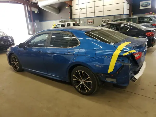 4T1B11HK1JU024914 2018 TOYOTA CAMRY - Image 2
