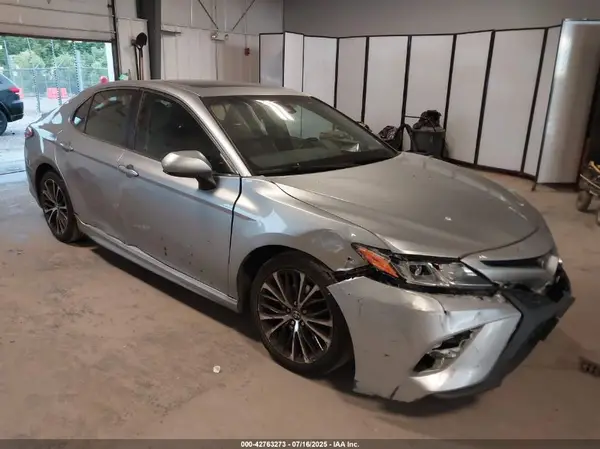 4T1B11HK1JU028509 2018 TOYOTA CAMRY - Image 1