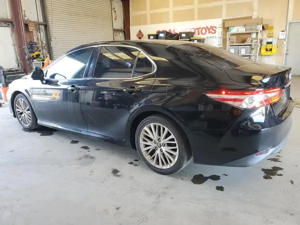 4T1B11HK1JU029207 2018 TOYOTA CAMRY - Image 2