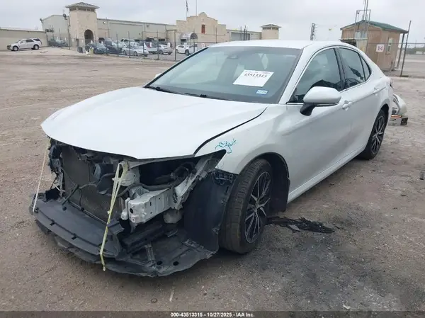 4T1B11HK1JU031166 2018 TOYOTA CAMRY - Image 2