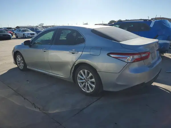 4T1B11HK1JU032267 2018 TOYOTA CAMRY - Image 2