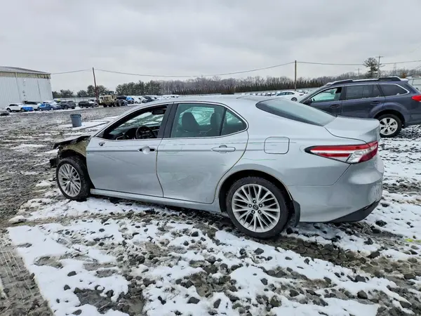 4T1B11HK1JU034195 2018 TOYOTA CAMRY - Image 2