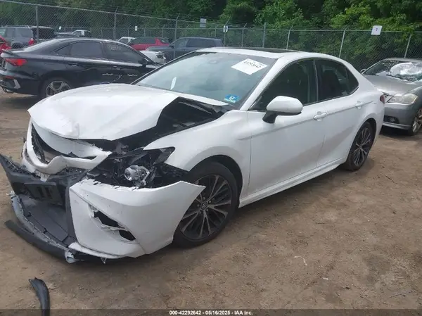 4T1B11HK1JU035766 2018 TOYOTA CAMRY - Image 2