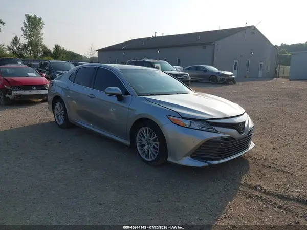 4T1B11HK1JU037033 2018 TOYOTA CAMRY - Image 1