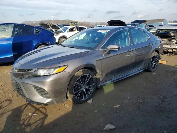 4T1B11HK1JU038621 2018 TOYOTA CAMRY - Image 1