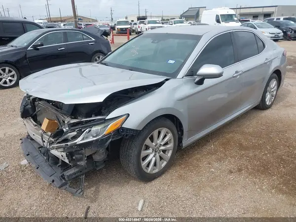 4T1B11HK1JU039963 2018 TOYOTA CAMRY - Image 2