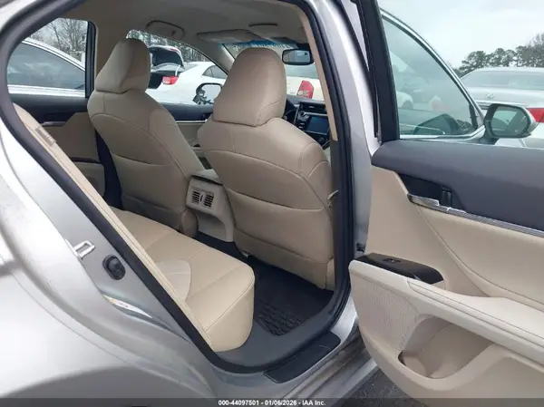 4T1B11HK1JU040028 2018 TOYOTA CAMRY - Image 8