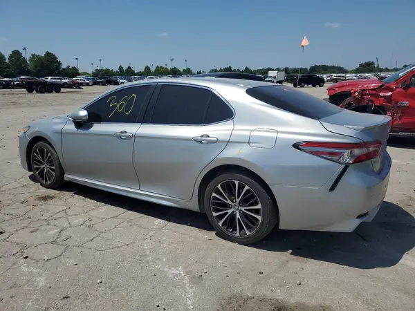 4T1B11HK1JU040739 2018 TOYOTA CAMRY - Image 2