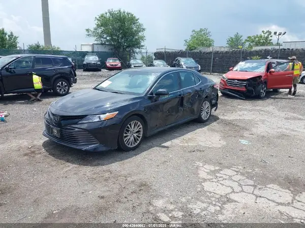 4T1B11HK1JU040871 2018 TOYOTA CAMRY - Image 2