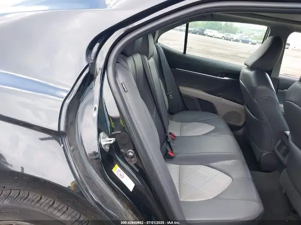 4T1B11HK1JU040871 2018 TOYOTA CAMRY - Image 8