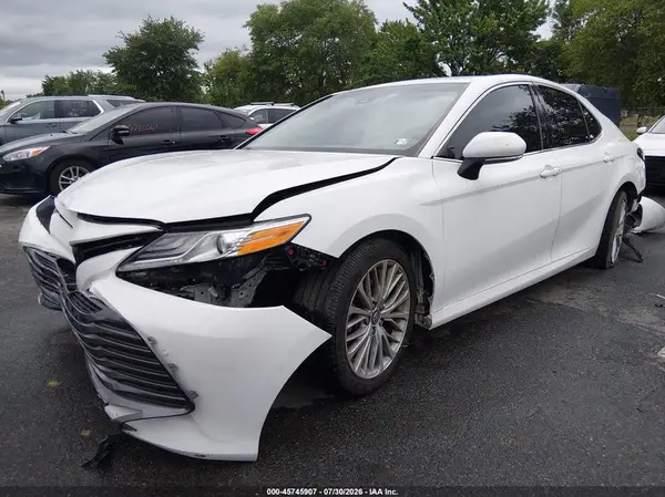 4T1B11HK1JU041258 2018 TOYOTA CAMRY - Image 2