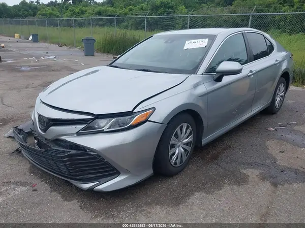 4T1B11HK1JU041339 2018 TOYOTA CAMRY - Image 2