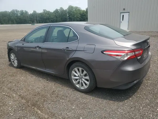 4T1B11HK1JU041471 2018 TOYOTA CAMRY - Image 2
