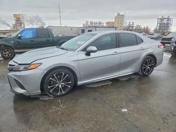 4T1B11HK1JU041695 2018 TOYOTA CAMRY - Image 1