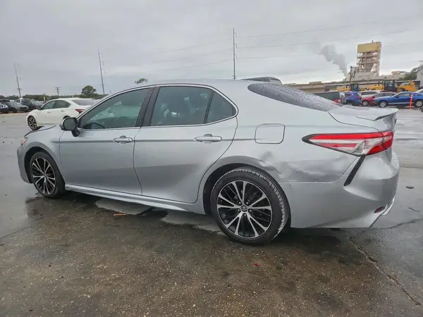 4T1B11HK1JU041695 2018 TOYOTA CAMRY - Image 2