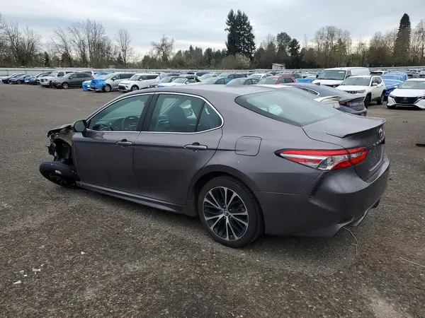 4T1B11HK1JU041714 2018 TOYOTA CAMRY - Image 2