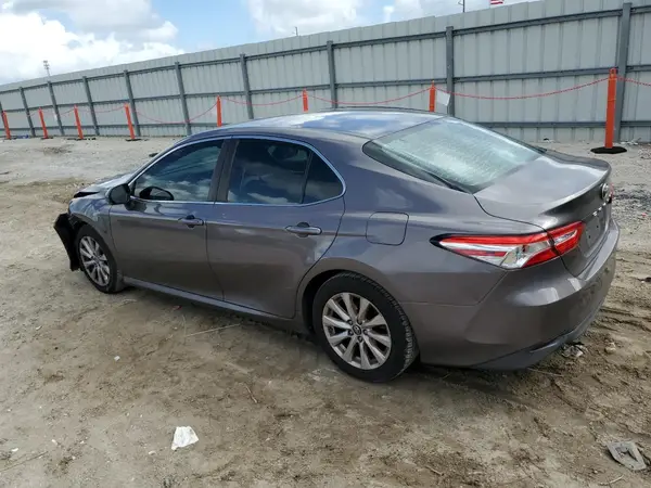 4T1B11HK1JU042068 2018 TOYOTA CAMRY - Image 2