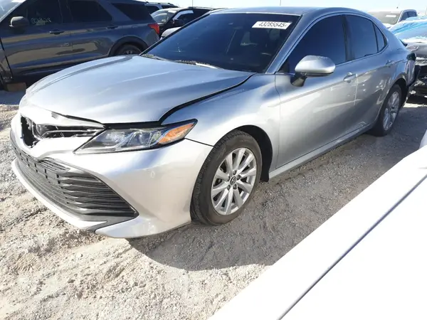 4T1B11HK1JU044015 2018 TOYOTA CAMRY - Image 1