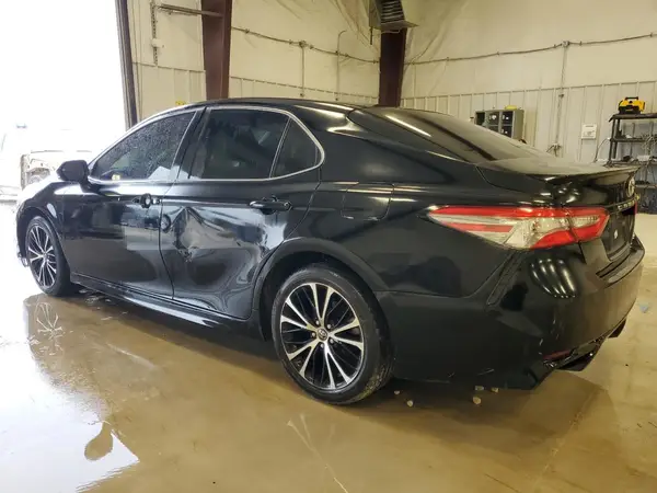 4T1B11HK1JU044743 2018 TOYOTA CAMRY - Image 2