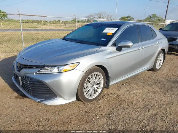 4T1B11HK1JU045729 2018 TOYOTA CAMRY - Image 2