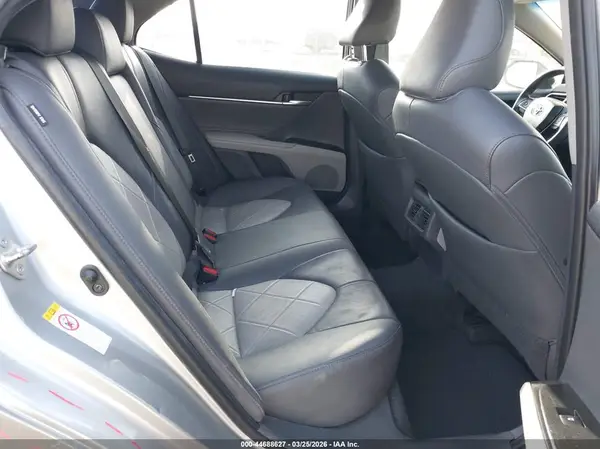 4T1B11HK1JU045729 2018 TOYOTA CAMRY - Image 8