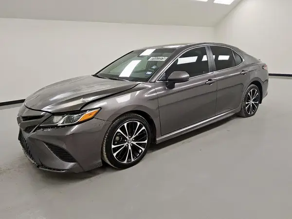 4T1B11HK1JU046055 2018 TOYOTA CAMRY - Image 1