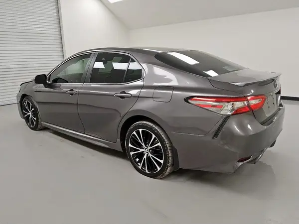 4T1B11HK1JU046055 2018 TOYOTA CAMRY - Image 2