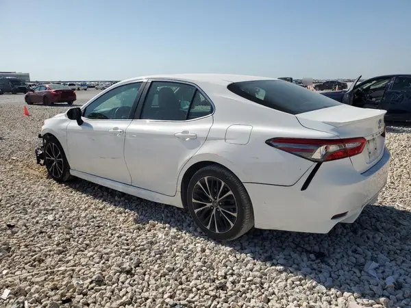 4T1B11HK1JU046119 2018 TOYOTA CAMRY - Image 2