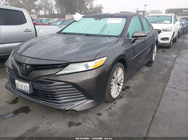 4T1B11HK1JU047691 2018 TOYOTA CAMRY - Image 2