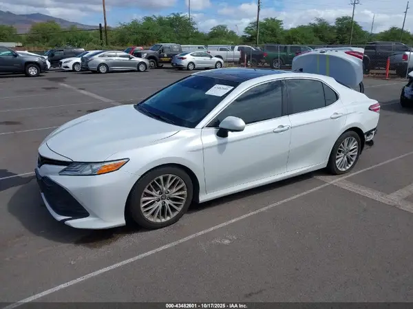 4T1B11HK1JU047710 2018 TOYOTA CAMRY - Image 2