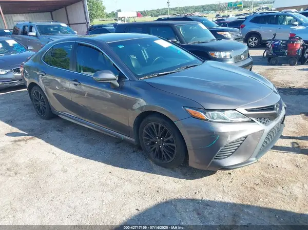 4T1B11HK1JU048226 2018 TOYOTA CAMRY - Image 1